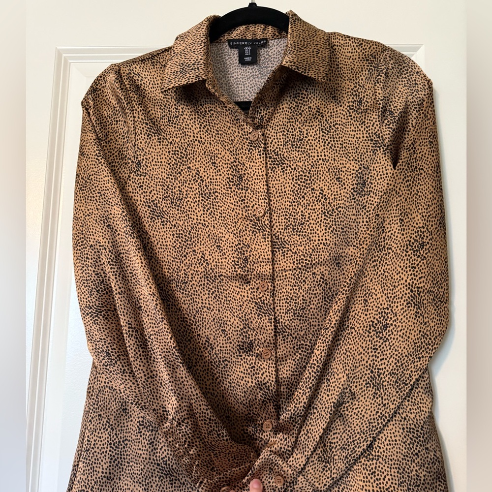 Sincerely Jules Leopard Silk Button Down Long Sleeve Shirt Women’s Small